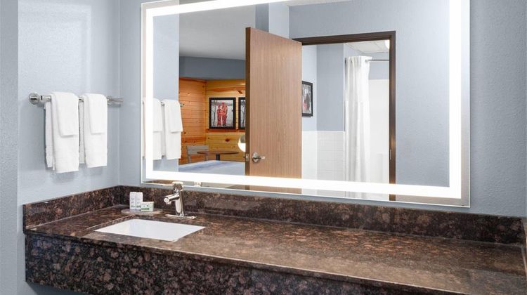 AmericInn Hotel & Suites West Salem Suite