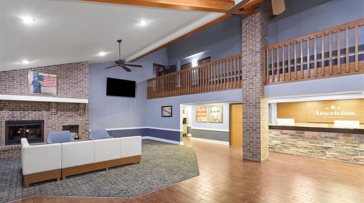 AmericInn Hotel & Suites West Salem Lobby