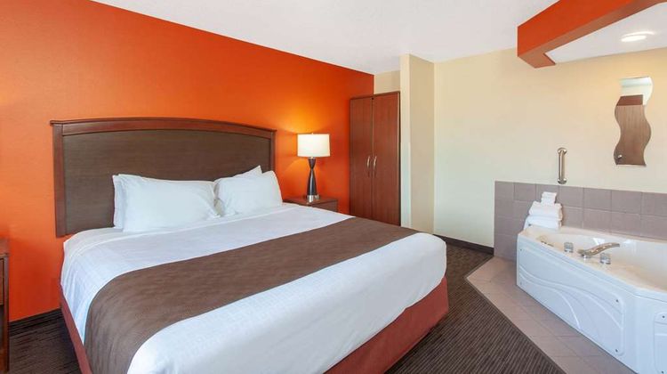 AmericInn by Wyndham St Cloud Room