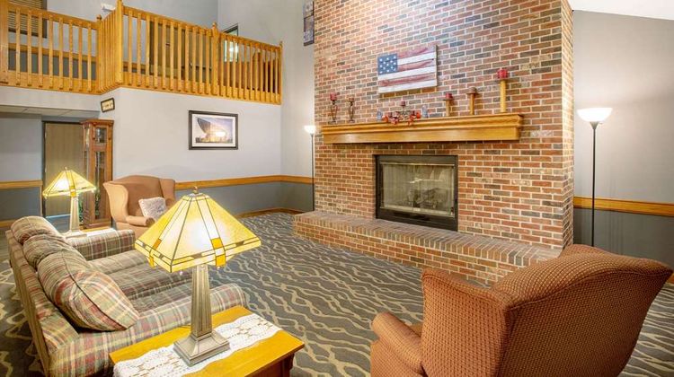 AmericInn by Wyndham Coralville Lobby