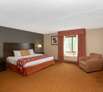 AmericInn by Wyndham Coralville Room