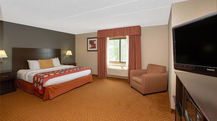 AmericInn by Wyndham Coralville Room