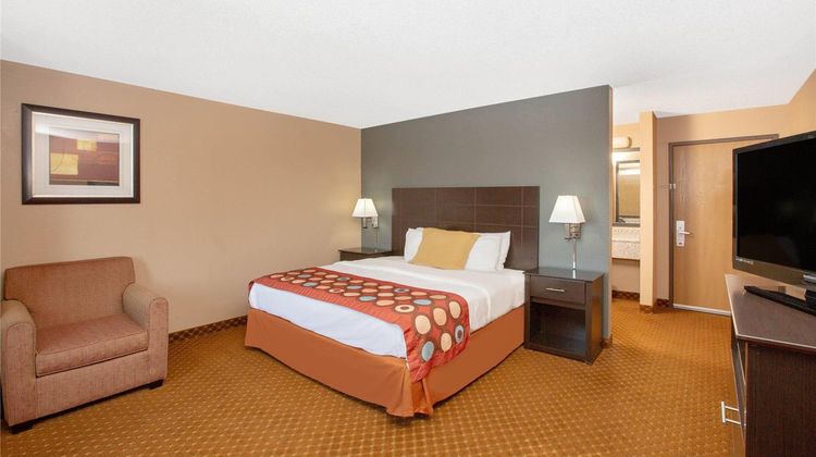 AmericInn by Wyndham Coralville Room