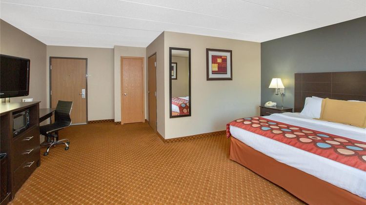 Baymont by Wyndham Coralville Room
