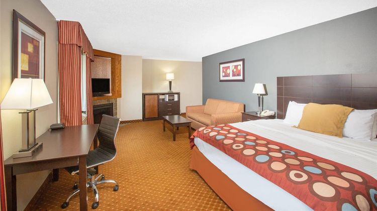 Baymont by Wyndham Coralville Suite