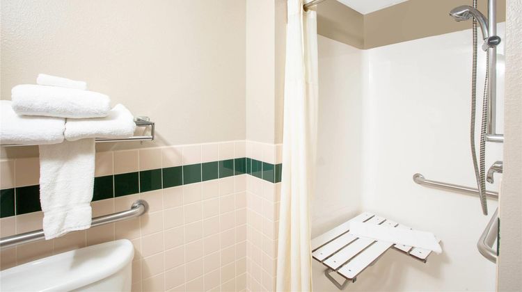 AmericInn by Wyndham Coralville Room