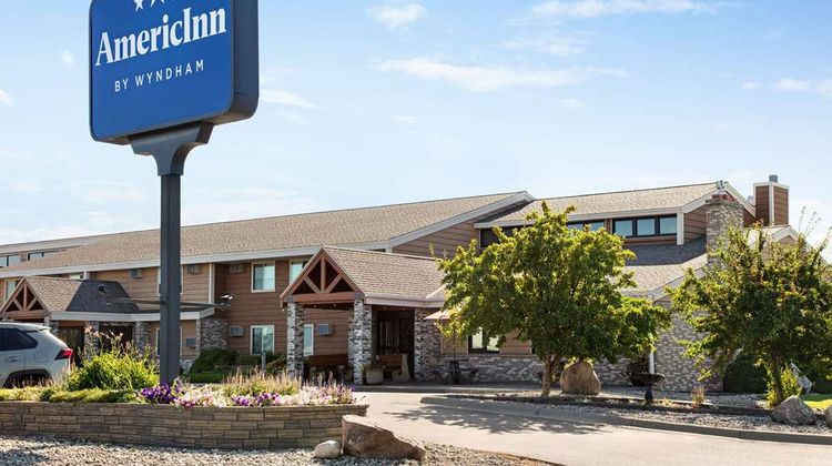 AmericInn by Wyndham Roseau Exterior