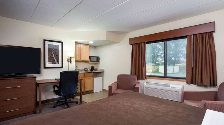 AmericInn by Wyndham Tomah Room