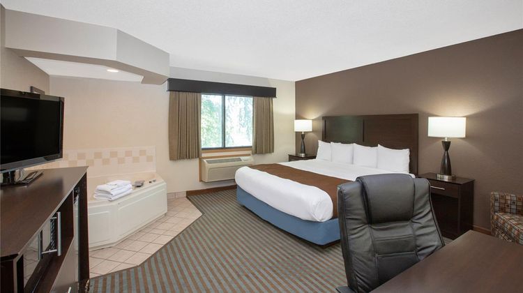 AmericInn by Wyndham Lincoln North Suite