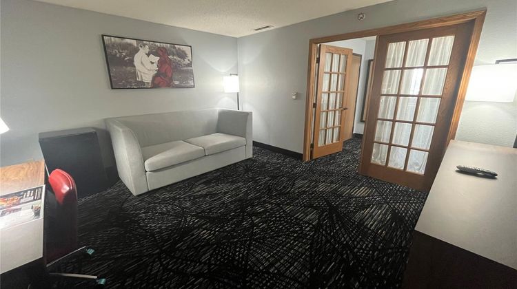 AmericInn by Wyndham Lincoln North Suite