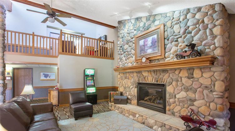 AmericInn by Wyndham Lincoln North Lobby