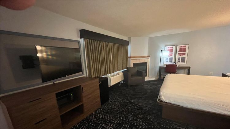 AmericInn by Wyndham Lincoln North Room