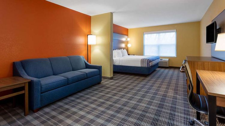 AmericInn Hotel & Suites Fulton Suite
