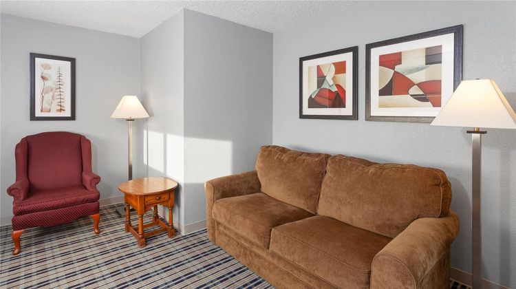 AmericInn by Wyndham Plymouth Suite