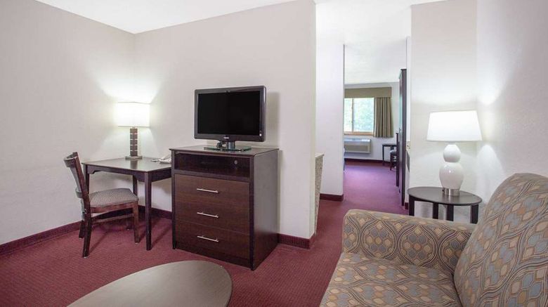 <b>AmericInn by Wyndham Hayward Suite</b>. Images powered by <a href="https://iceportal.shijigroup.com/" title="IcePortal" target="_blank">IcePortal</a>.