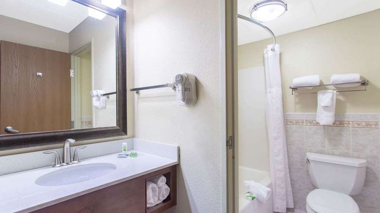 <b>AmericInn by Wyndham Sheboygan Room</b>. Images powered by <a href="https://iceportal.shijigroup.com/" title="IcePortal" target="_blank">IcePortal</a>.