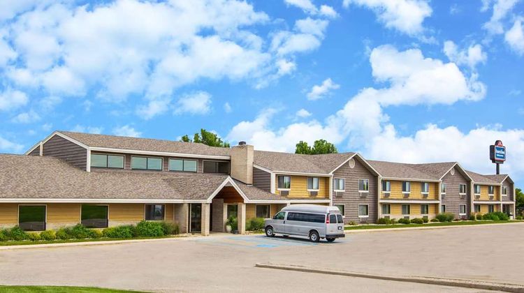 AmericInn Lodge and Suites Clear Lake Exterior