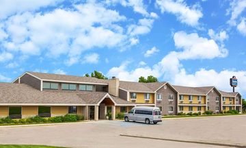 AmericInn Lodge and Suites Clear Lake