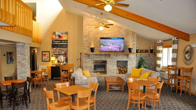 <b>AmericInn Lodge and Suites Clear Lake Lobby</b>. Images powered by <a href="https://iceportal.shijigroup.com/" title="IcePortal" target="_blank">IcePortal</a>.