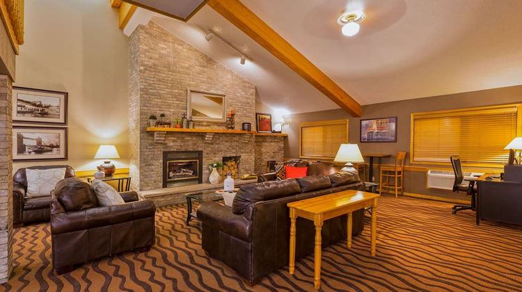 AmericInn by Wyndham Algona Lobby