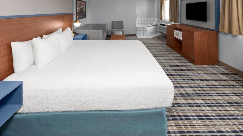 <b>AmericInn by Wyndham Green Bay West Suite</b>. Images powered by <a href="https://iceportal.shijigroup.com/" title="IcePortal" target="_blank">IcePortal</a>.