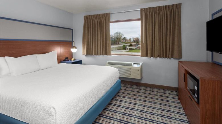 <b>AmericInn by Wyndham Green Bay West Suite</b>. Images powered by <a href="https://iceportal.shijigroup.com/" title="IcePortal" target="_blank">IcePortal</a>.