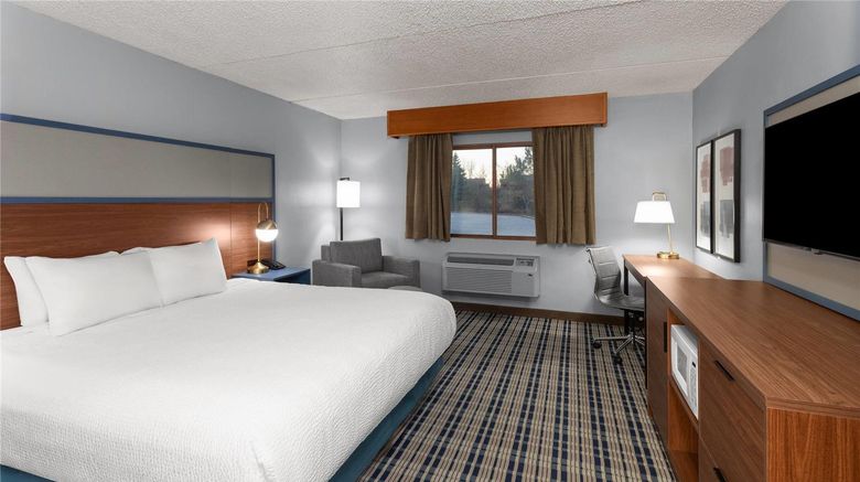 <b>AmericInn by Wyndham Green Bay West Room</b>. Images powered by <a href="https://iceportal.shijigroup.com/" title="IcePortal" target="_blank">IcePortal</a>.
