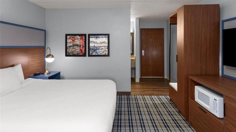 <b>AmericInn by Wyndham Green Bay West Room</b>. Images powered by <a href="https://iceportal.shijigroup.com/" title="IcePortal" target="_blank">IcePortal</a>.