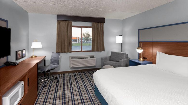 <b>AmericInn by Wyndham Green Bay West Room</b>. Images powered by <a href="https://iceportal.shijigroup.com/" title="IcePortal" target="_blank">IcePortal</a>.