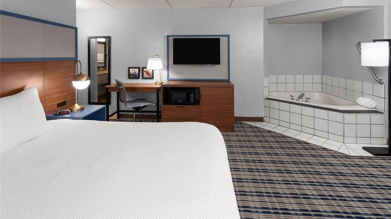 <b>AmericInn by Wyndham Green Bay West Suite</b>. Images powered by <a href="https://iceportal.shijigroup.com/" title="IcePortal" target="_blank">IcePortal</a>.