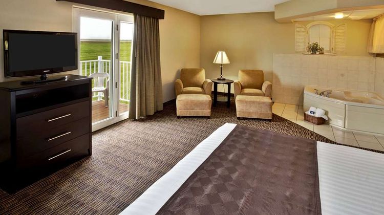 AmericInn by Wyndham Beaver Dam Suite