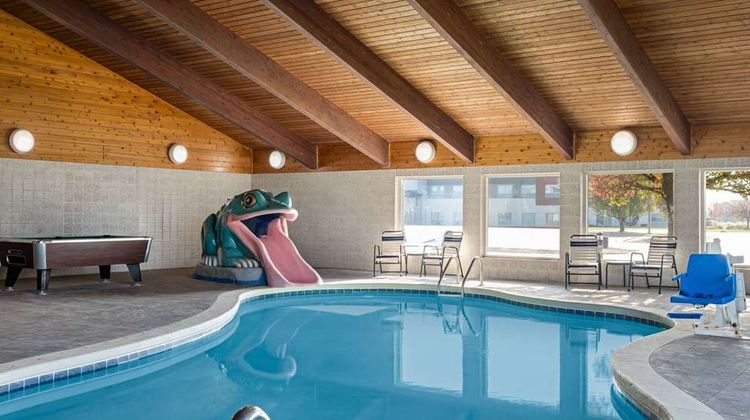 AmericInn by Wyndham Beaver Dam Pool