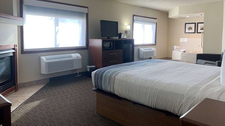AmericInn by Wyndham Windsor Suite