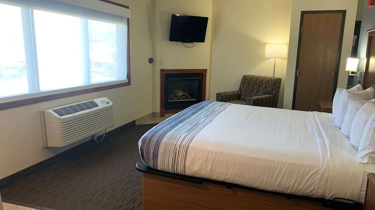 AmericInn by Wyndham Windsor Suite