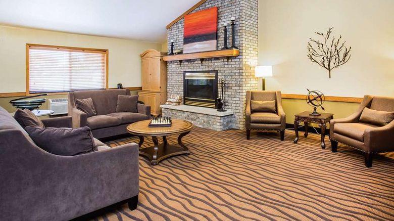 <b>AmericInn by Wyndham Menomonie Lobby</b>. Images powered by <a href="https://iceportal.shijigroup.com/" title="IcePortal" target="_blank">IcePortal</a>.