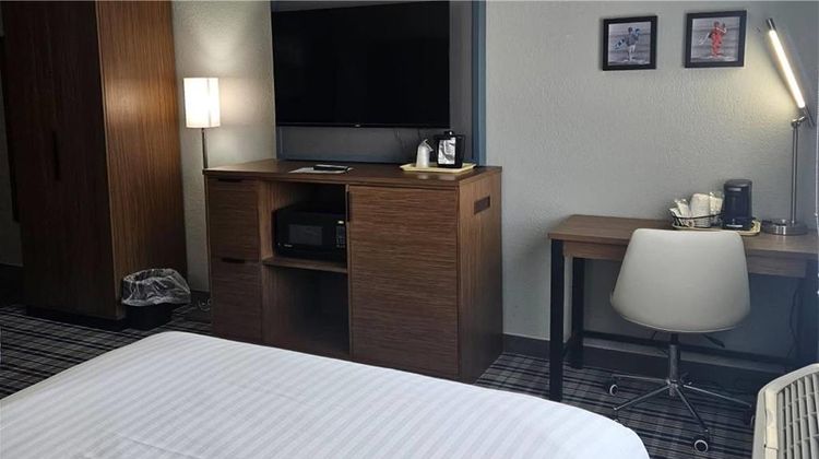 AmericInn by Wyndham Albert Lea Room