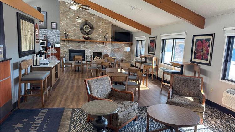 AmericInn by Wyndham Albert Lea Lobby