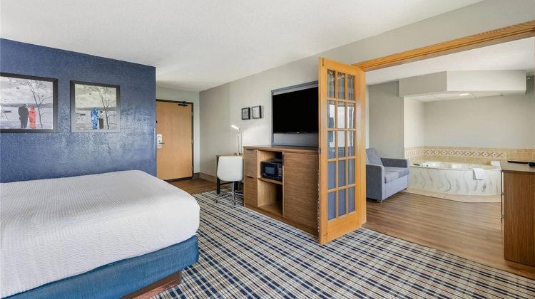 AmericInn by Wyndham Albert Lea Suite
