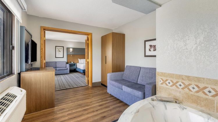 AmericInn by Wyndham Albert Lea Suite