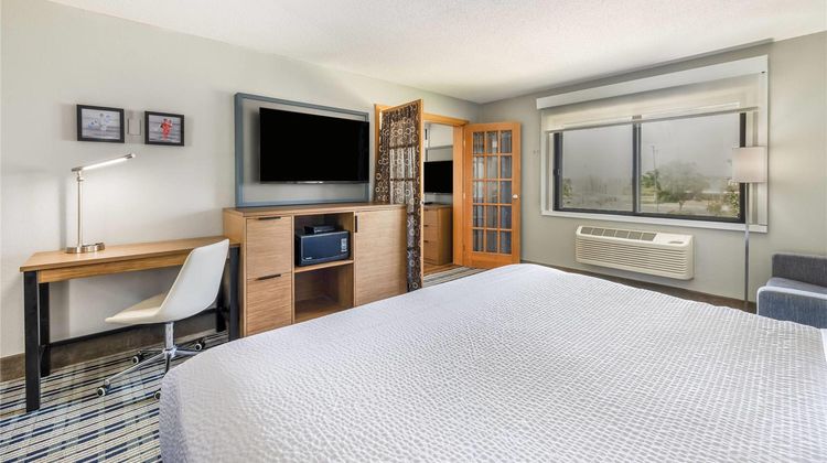 AmericInn by Wyndham Albert Lea Suite