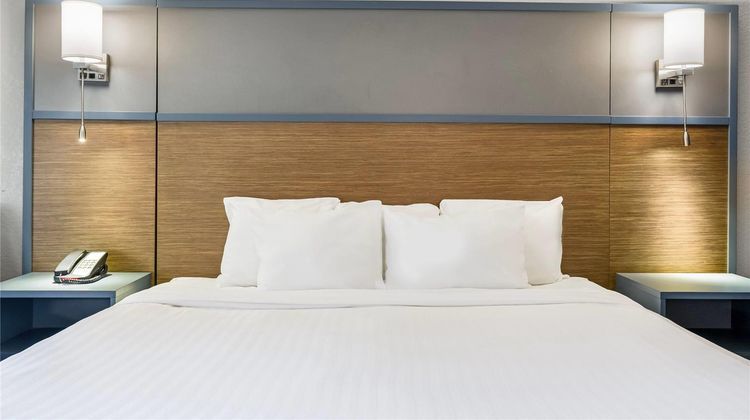 AmericInn by Wyndham Albert Lea Room
