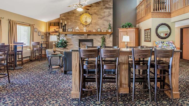 <b>AmericInn by Wyndham White Bear Lake Lobby</b>. Images powered by <a href="https://iceportal.shijigroup.com/" title="IcePortal" target="_blank">IcePortal</a>.