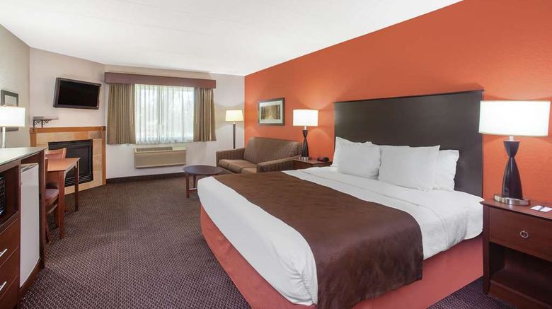 <b>AmericInn by Wyndham White Bear Lake Suite</b>. Images powered by <a href="https://iceportal.shijigroup.com/" title="IcePortal" target="_blank">IcePortal</a>.