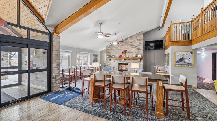 AmericInn by Wyndham White Bear Lake Lobby