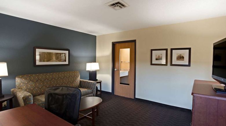 <b>AmericInn Hotel & Suites Bay City Suite</b>. Images powered by <a href="https://iceportal.shijigroup.com/" title="IcePortal" target="_blank">IcePortal</a>.