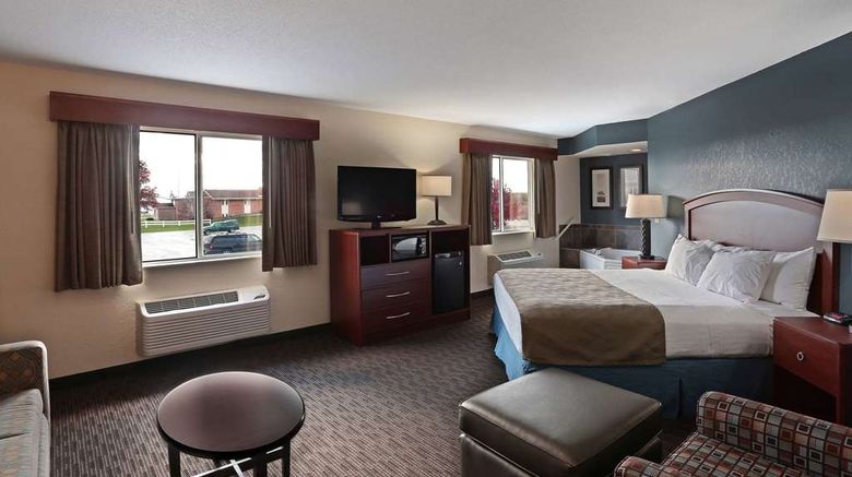 <b>AmericInn Hotel & Suites Bay City Suite</b>. Images powered by <a href="https://iceportal.shijigroup.com/" title="IcePortal" target="_blank">IcePortal</a>.