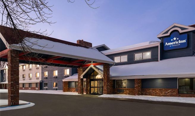 AmericInn by Wyndham Grand Forks Exterior