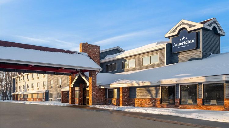 AmericInn by Wyndham Grand Forks Exterior