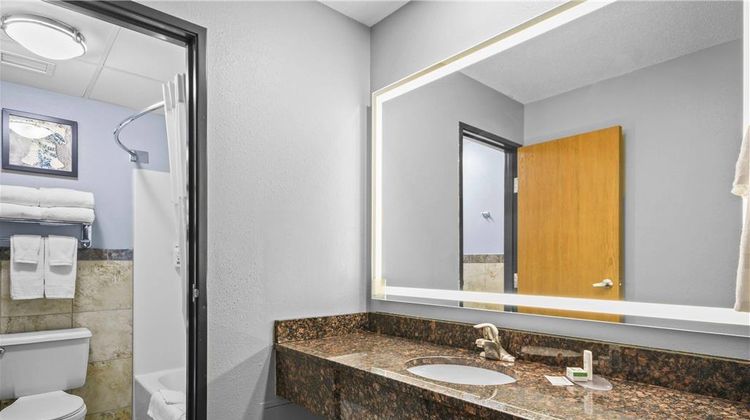 AmericInn by Wyndham Virginia Room
