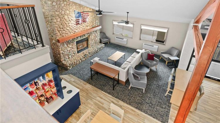 AmericInn by Wyndham Virginia Lobby